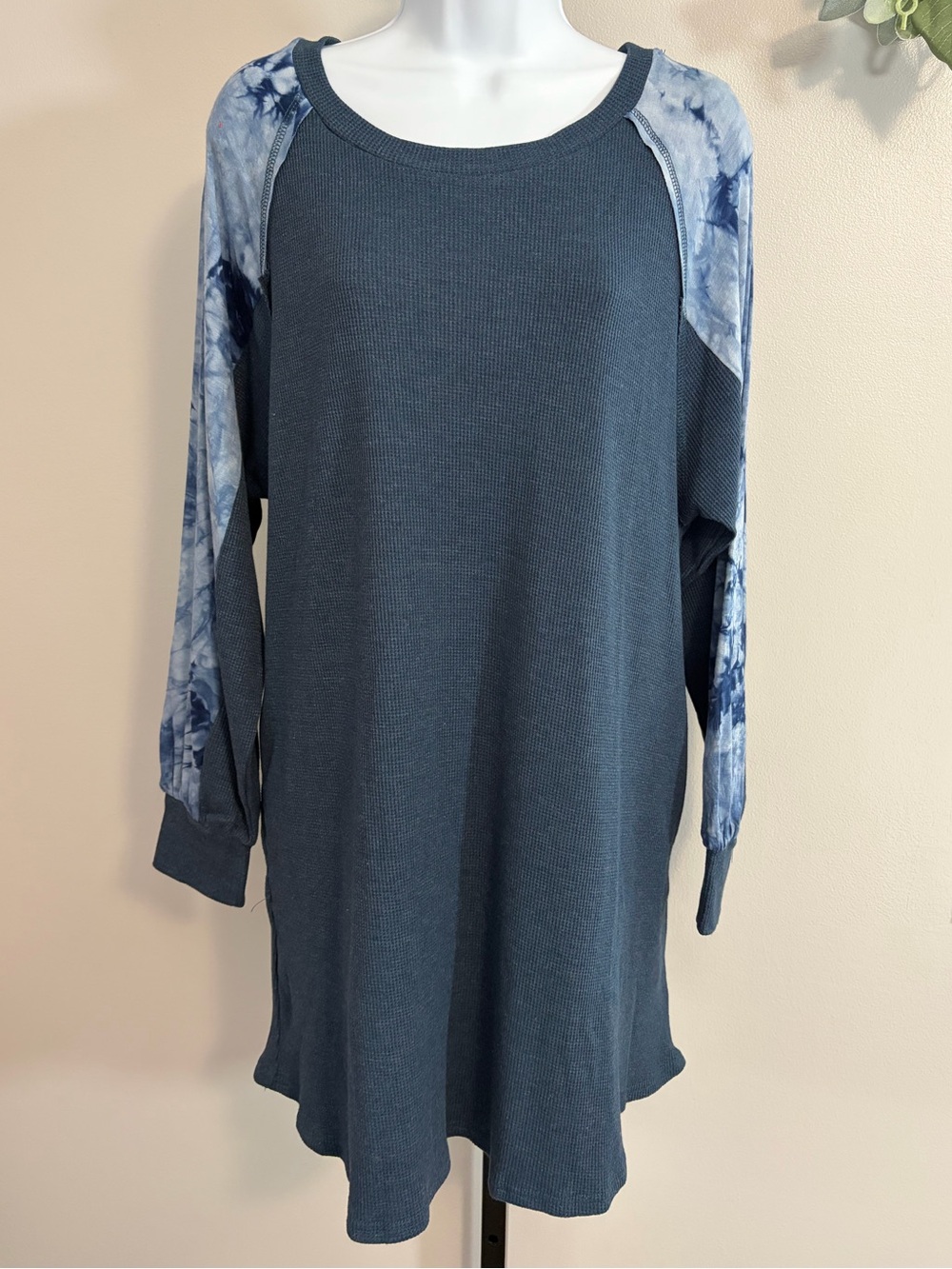 NWT Umgee Slate Blue Mini Dress/Tunic with Light Blue Tie-Dye Raglan Sleeves